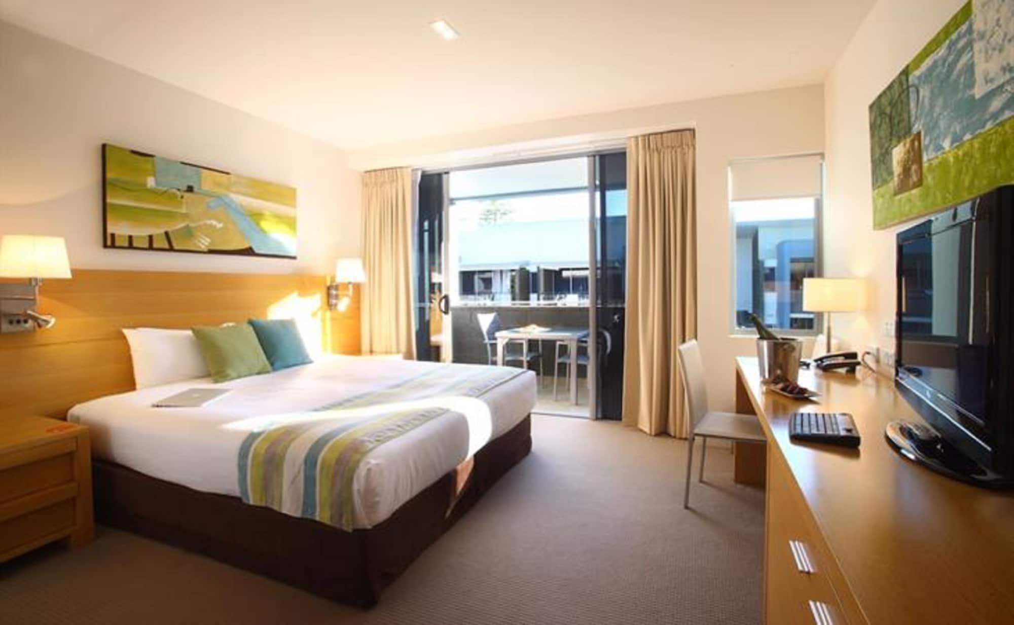 Ramada By Wyndham Hervey Bay Cameră foto A typical room at the Mantra Crown Towers